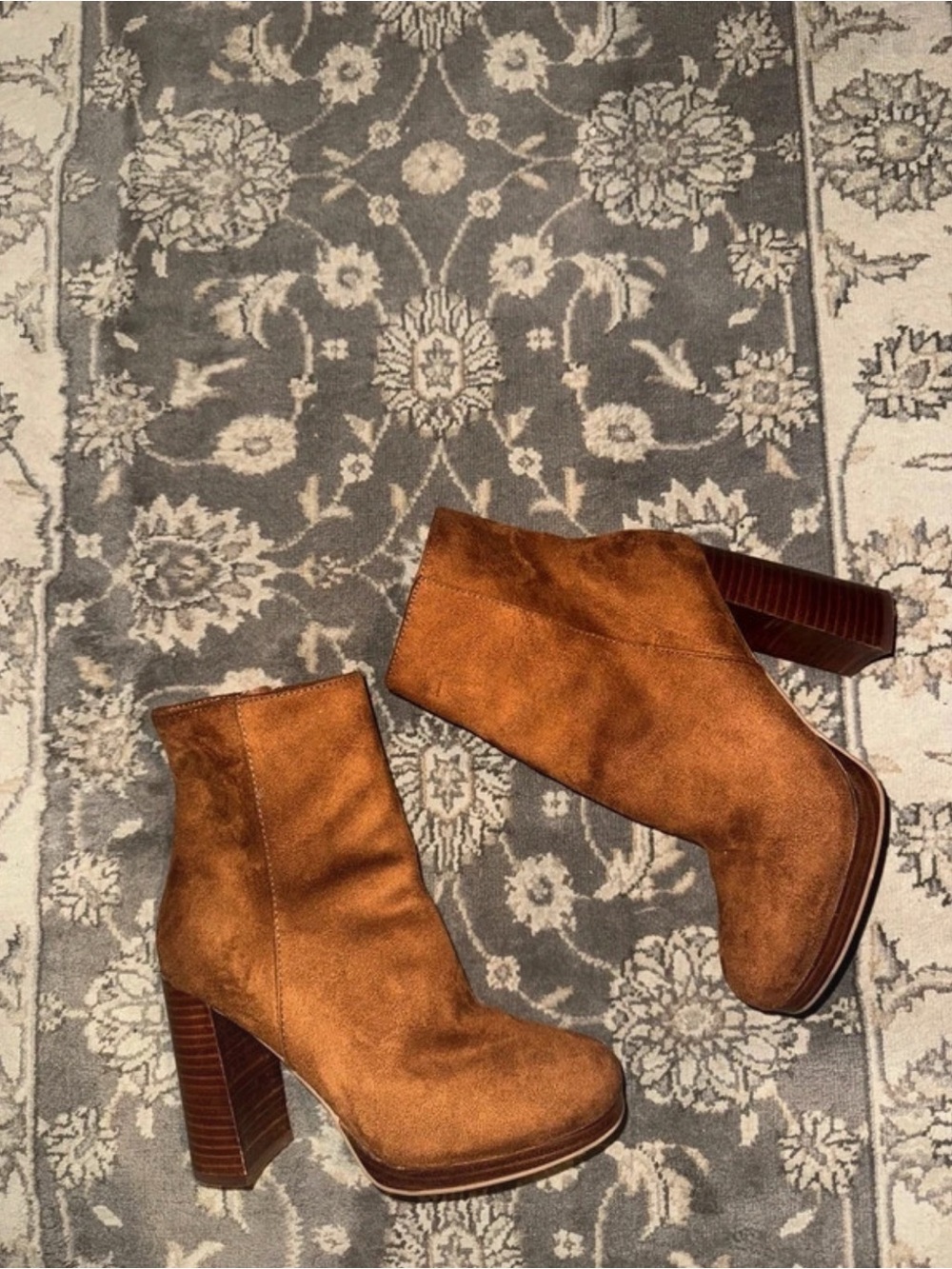 Cute fall heel faux suede boots